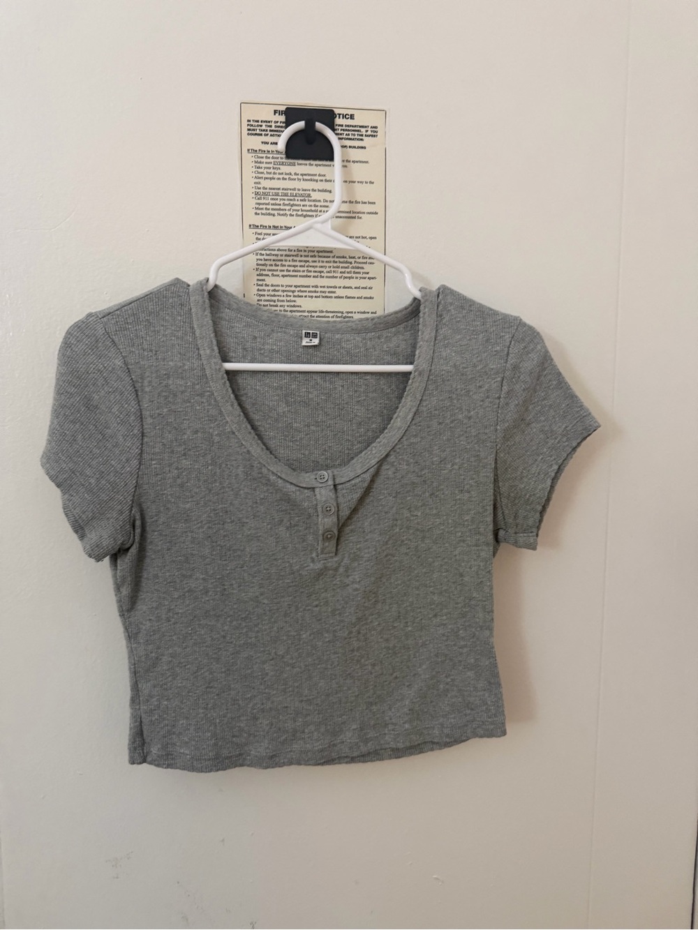 Uniqlo Short Sleeve Ribbed Henley Crop Top - Gray